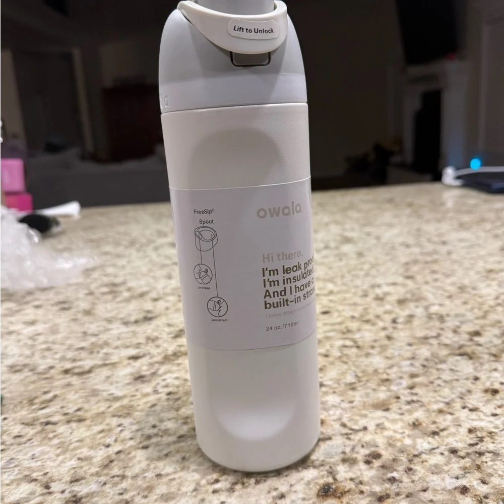 Owala White Insulated Tumbler with Built-in Straw 24oz